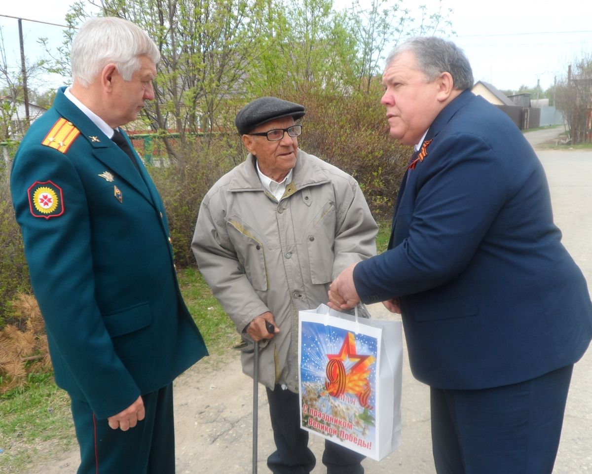 Накануне Дня Победы в Ельниковском районе чествовали ветеранов ВОВ, вдов, тружеников тыла.